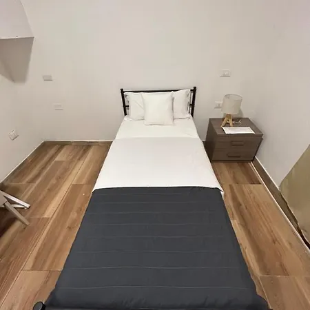 Night Hotel *
